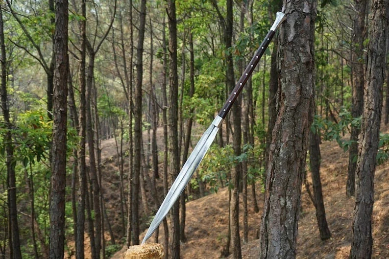 Espada vikinga de hoja de acero al carbono hecha a mano personalizada | Espada de caza camping Foto 2 de 4