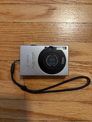CANON PowerShot SD1000 Digital ELPH IXUS 70 Camera 7.1 MP with 2 Batteries