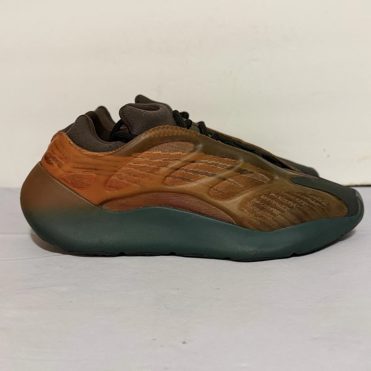 Yeezy 700 V3 Copper Fade for Sale | Authenticity Guaranteed  display picture 3