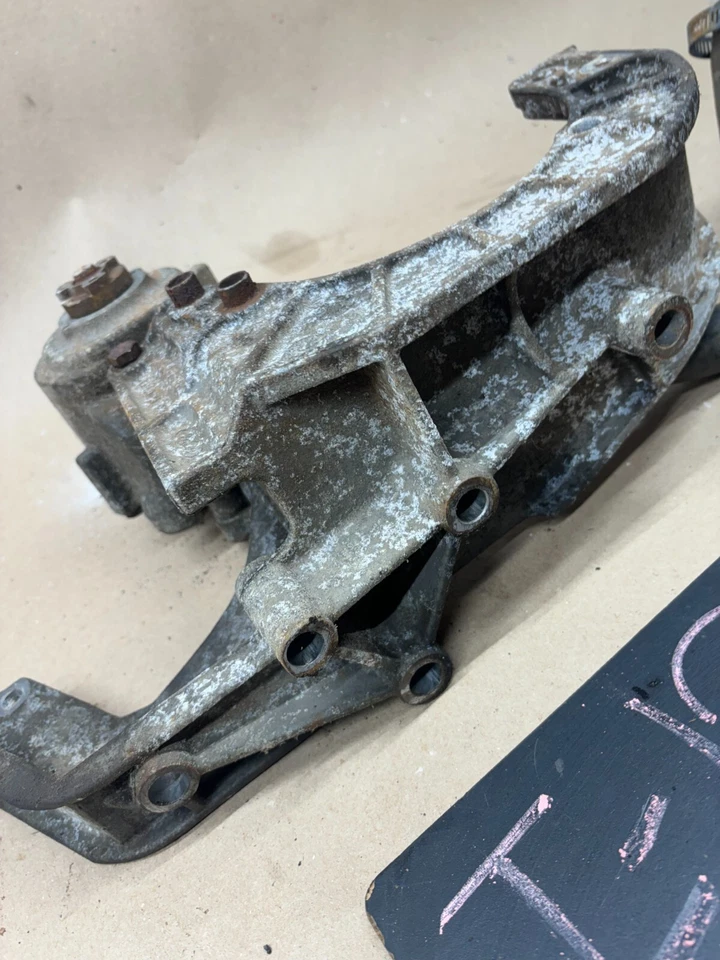 1987-1996 Ford F150 Truck Van 300 4.9 Alternator Smog Pump Bracket E7TA-10239-EB - Image 4 of 4