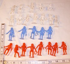 MPC FIREBALL XL5 PLAYSET SPACEMAN PLASTIC FIGURES LOT X25