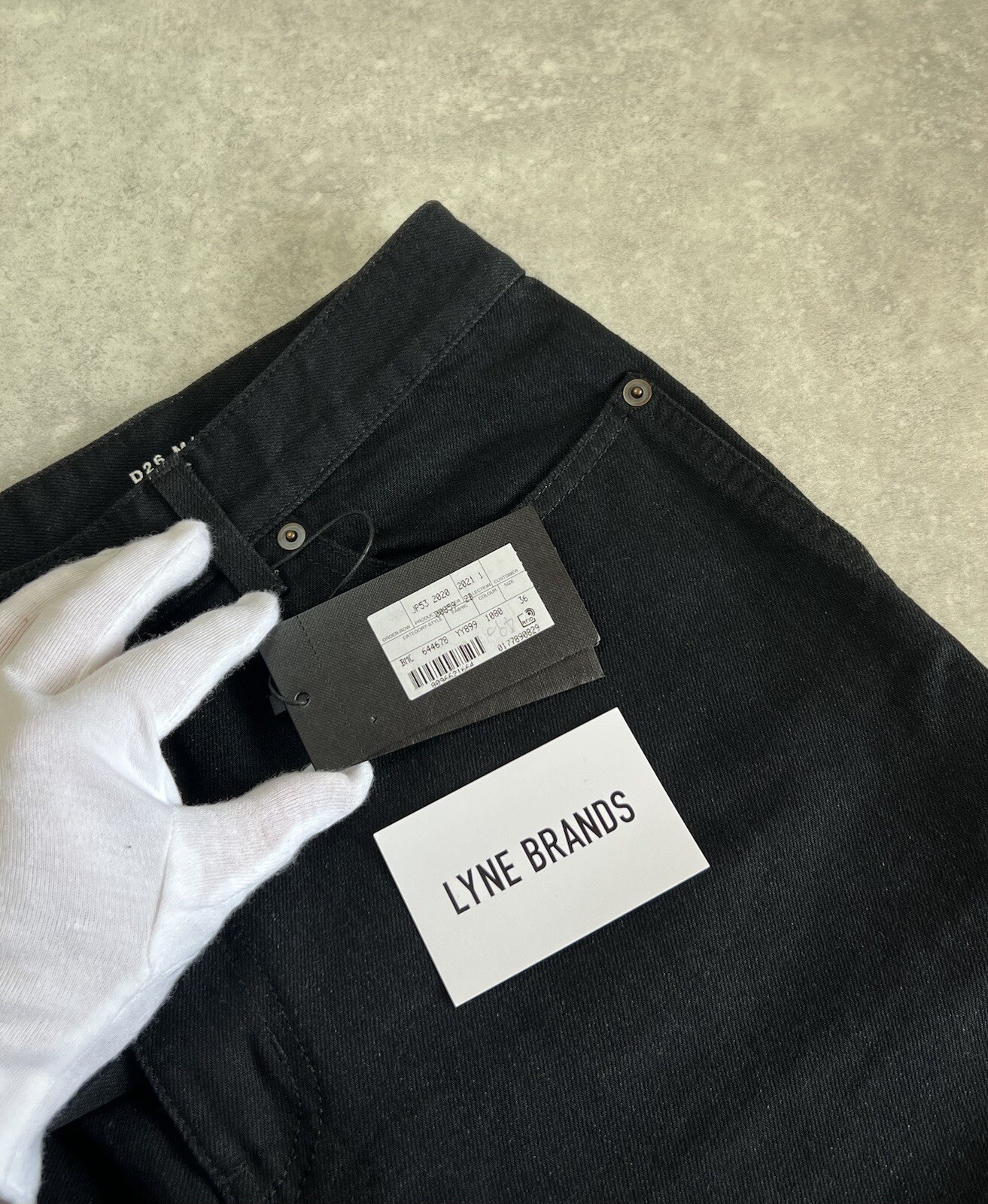 Fit carota Saint Laurent Jeans denim neri tagliati taglia W36 L28 prezzo disponibile £490