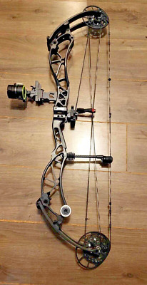 BOWTECH RECKONING BOW right hand 26''-31'' BLACK 70LBS. EXTRAS! axle to axle 35''