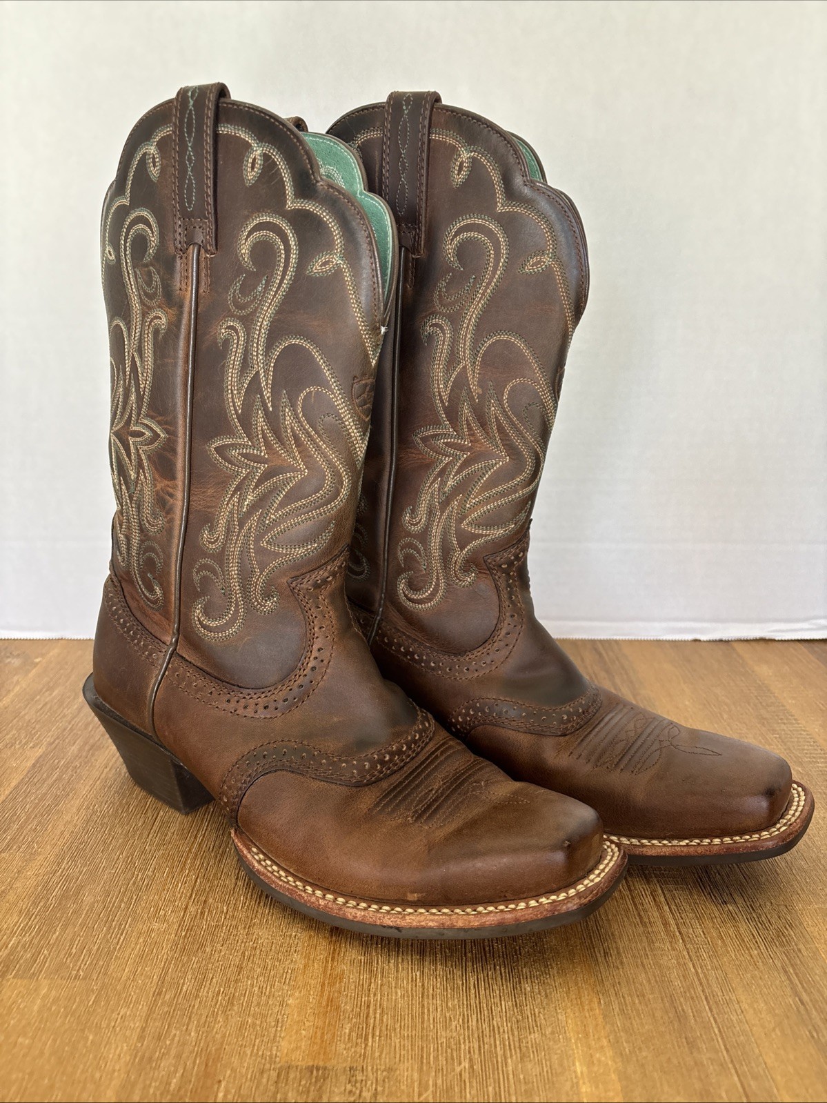 Women's Ariat Boots, Size 6.5B Brown Turquoise Style 10001053 (15834) Very Nice