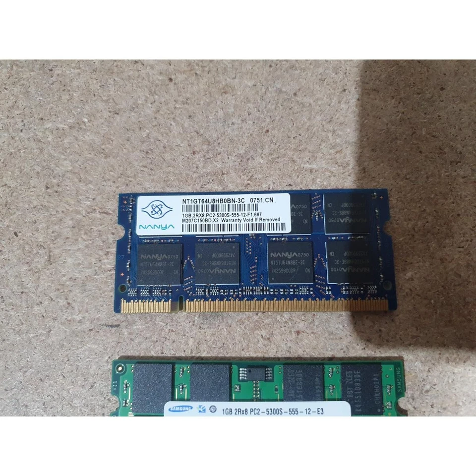 Lot of 2 Samsung M470T2953EZ3-CE6 1GB DDR2 RAM & Nanya NT1GT64U8HB0BN-3C 1GB - Image 2 of 4