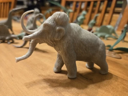 Set Of Vintage Marx  Cavemen Foliage And Dinosaurs 26 Count