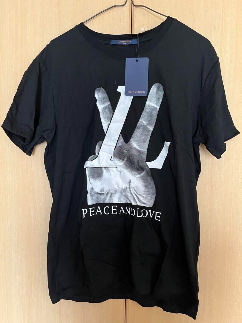 LOUIS VUITTON PEACE AND LOVE Short Sleeve T-shirt Size M LOUIS VUITTON PEACE AND LOVE Short Sleeve T-shirt Size M