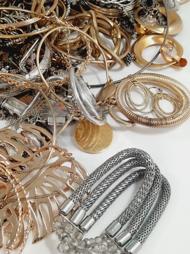 Junk Drawer Lot Gold Silver Tone Jewelry 7 Pounds Wearable Big Lot - Picture 20 of 24