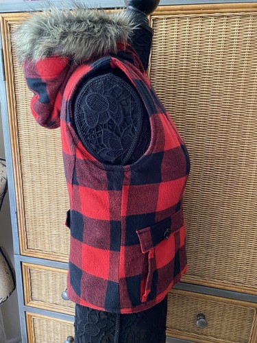 MOSSIMO RED AND BLACK CHECKED VEST FAUX FUR TRIM HOOD ZIP CLOSURE SZ MED - Picture 5 of 10