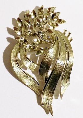 fein gearbeitete Vintage Schmuck Brosche Relief signiert LISNER goldfarben *3203