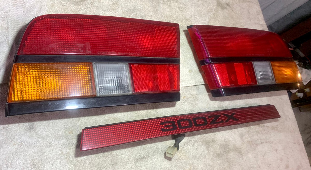サンパチテール 1984-1986 Nissan 300ZX Z31 OEM 3pc Rear Driver LH Passenger