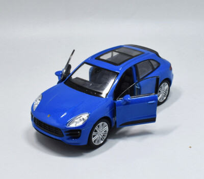 Welly 1:36 Porsche Macan Turbo Diecast Metal Pullback Model Car