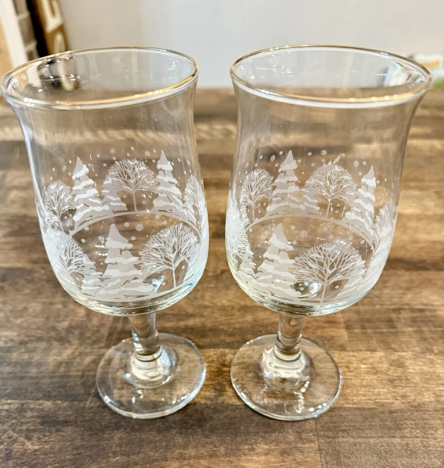 Vintage Pair of Libbey Winter Holiday Scene Etched Glasses Gold Rim - Image 3 of 4