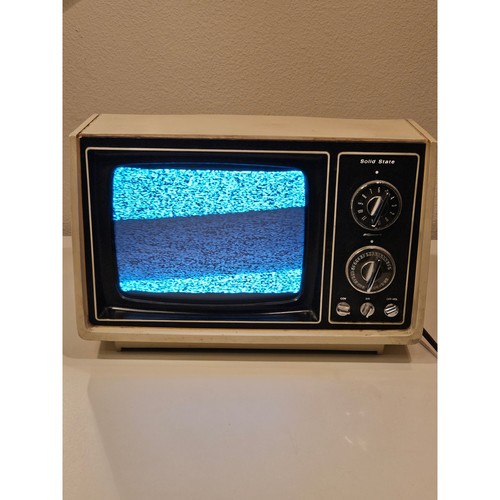 Vintage 1978 Kmart SKB901AWM Solid State Portable Black and White CRT TV Cream