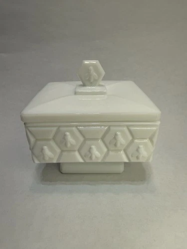 Vtg Fenton Honey Bee Milk Glass  Honeycomb Covered Footed Candy Dish With Lid