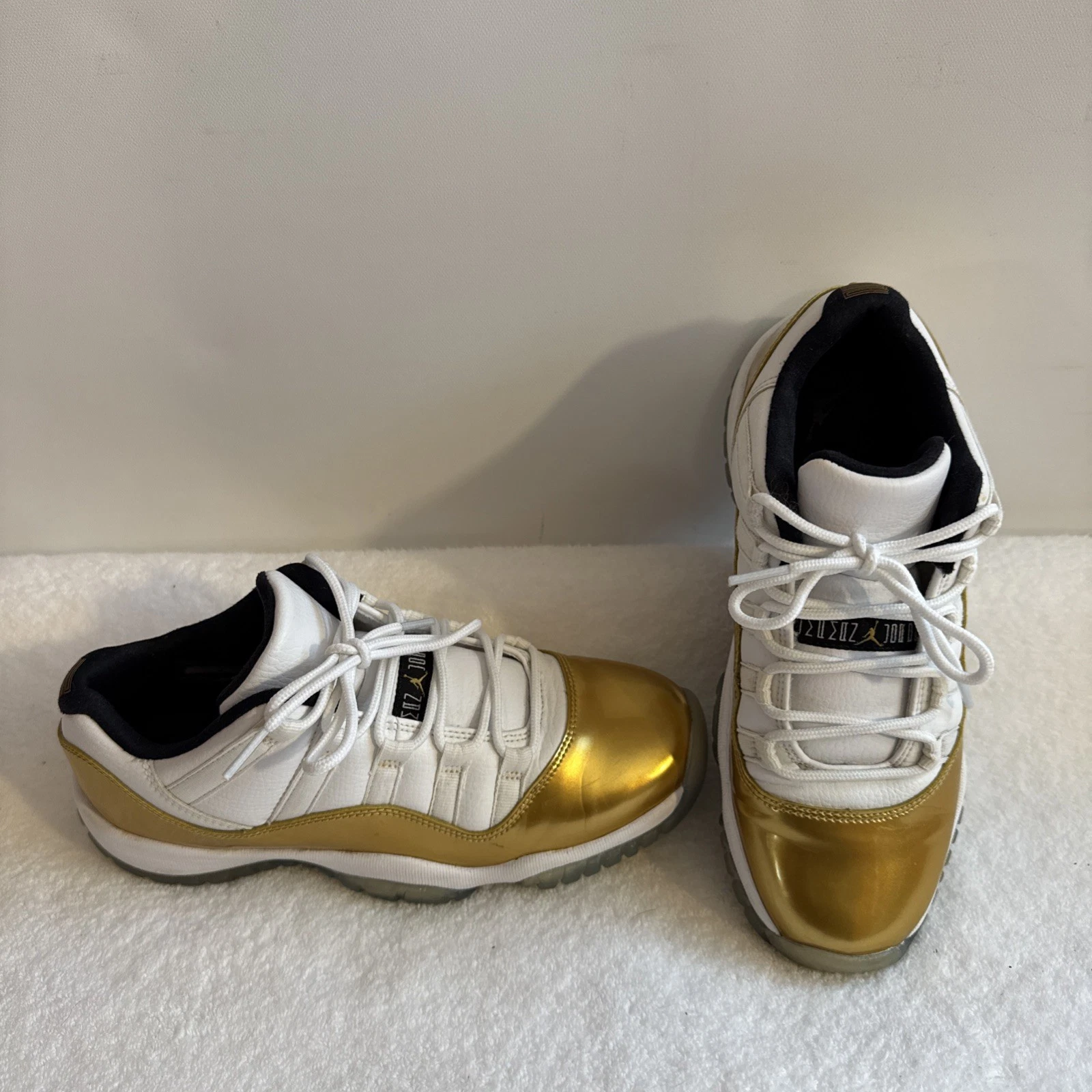Nike Air Jordan 11 Retro Low Cerimonia di Chiusura Taglia 5.5y Oro