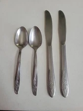 4 Pc. Oneida Custom Stainless Roseanne 2 Teaspoons and 2 Butter Knives Glossy