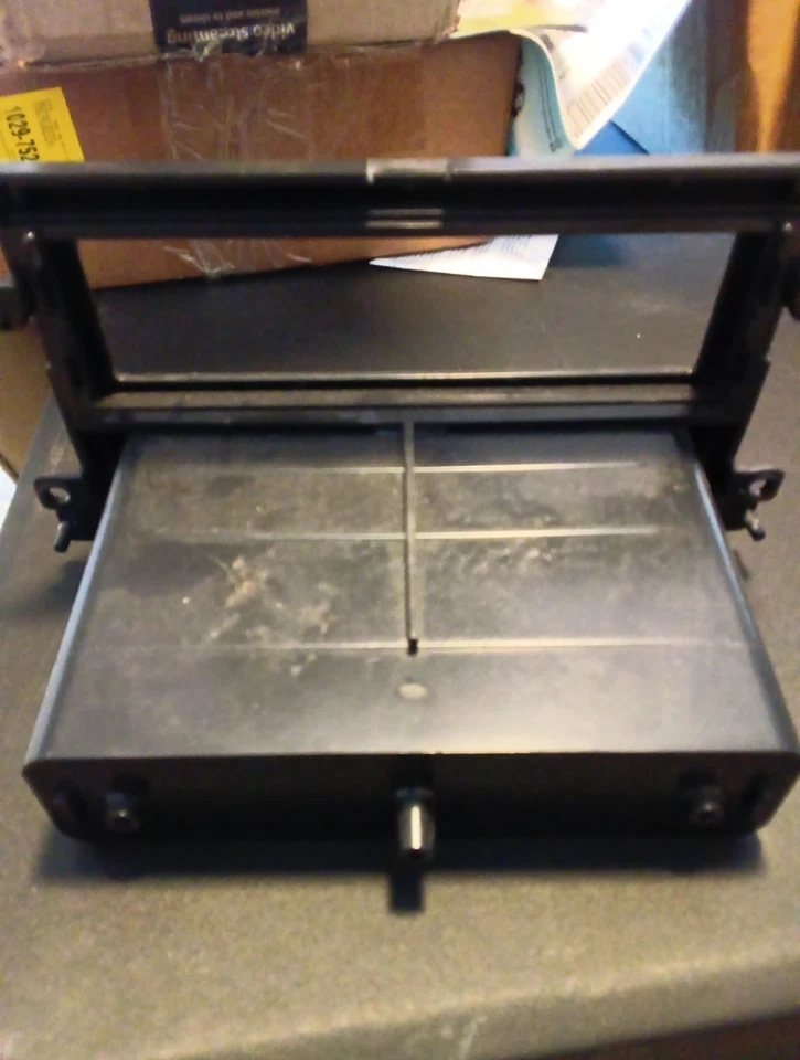 Ford Mustang 1987-1993 consola central tablero inferior radio bolsillo cubículo bandeja insertable  Foto 2 de 4