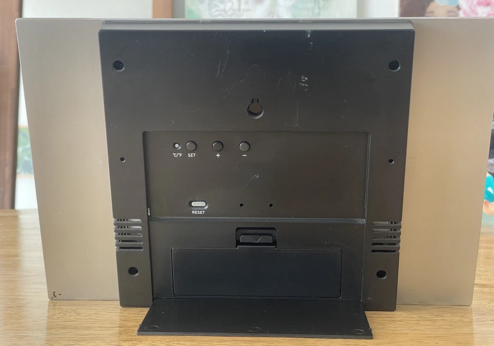 Casio Digital Wall Clock °Thermometer-Hygrometer-Full Auto Calendar 29x19.5cm - Image 2 of 4