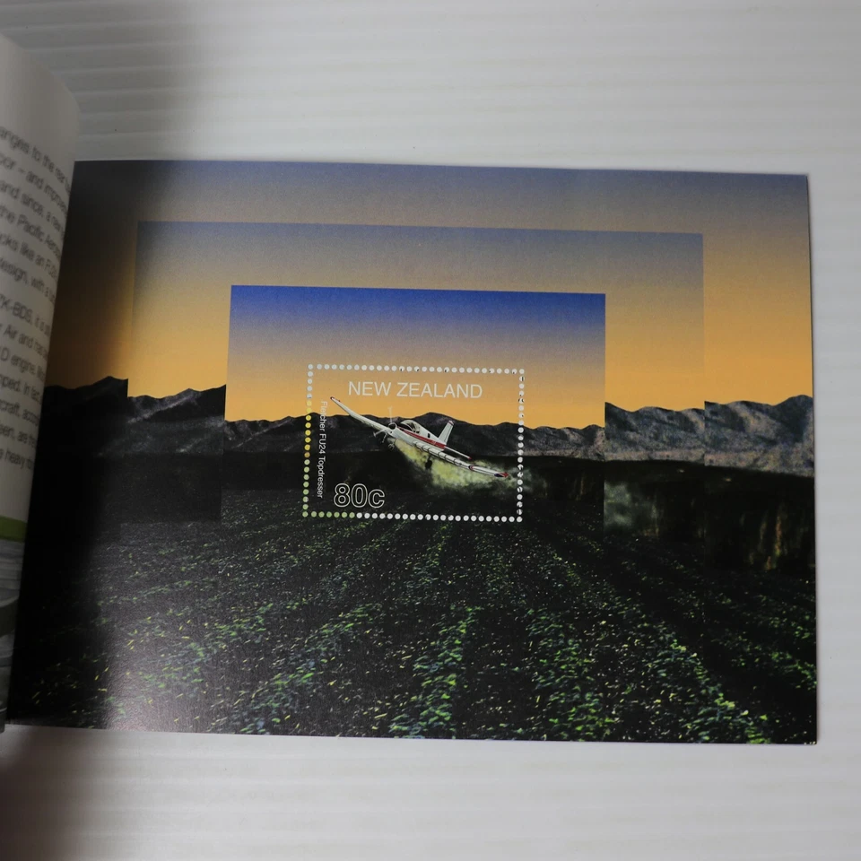 New Zealand Post ~ Aircraft Souvenir Miniature Sheet Stamp Booklet - Image 3 of 4