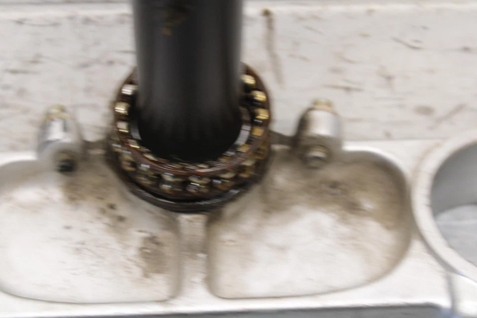 2005 Ducati Monster S2R FRONT FORKS CLAMP LOWER TRIPLE TREE STEM BB557 Foto 3 de 4