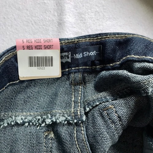 Levi's NWOT Midi Cuffed Shorts Girls 5 - Picture 6 of 8