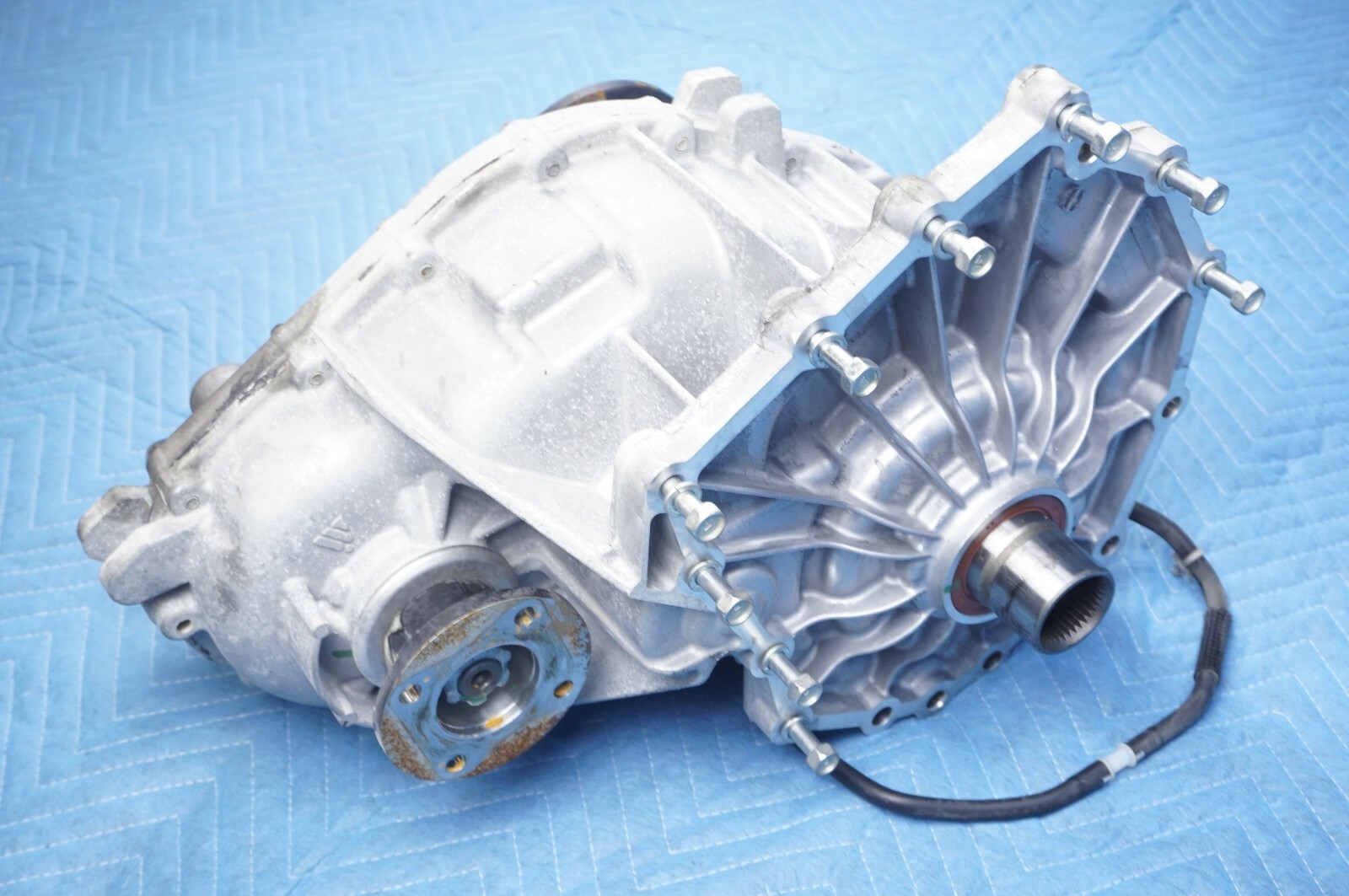 Nissan Titan Transfer Case 5.6L Gas 23,671 miles Warranty 2017 2018 OEM