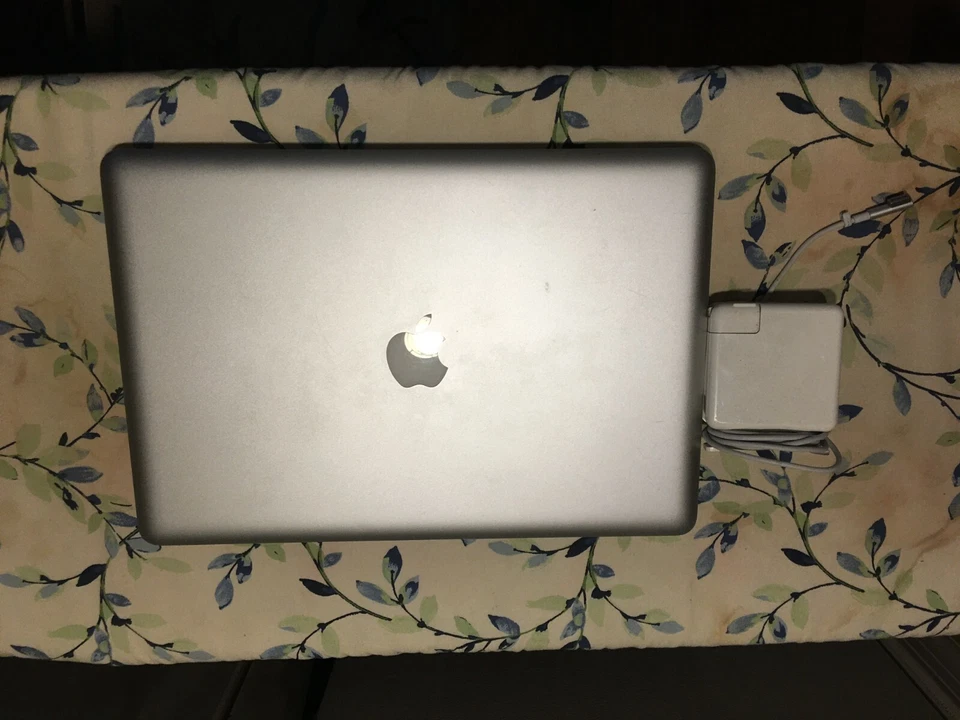 Apple MacBook Pro 15" 2.3GHz i7 8GB RAM 1 TB HDD A1286 Foto 4 de 4