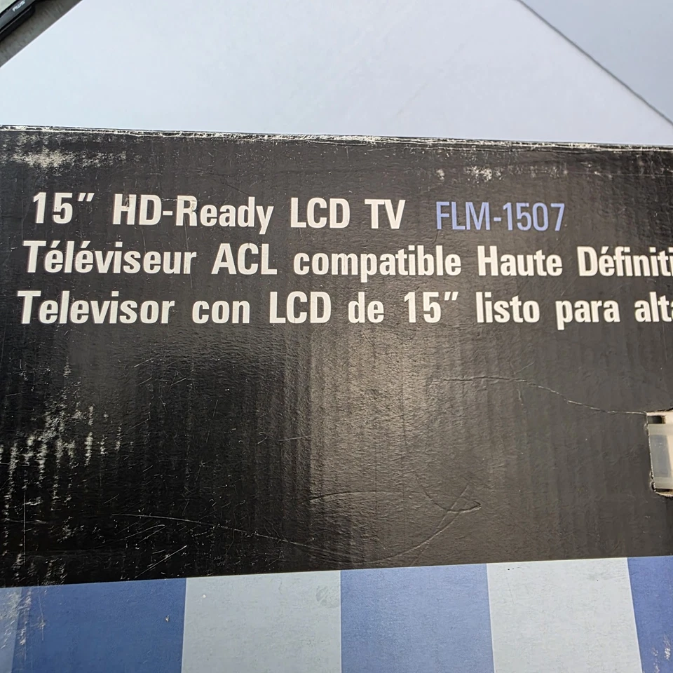 NUEVO TV POLAROID FLM-1507 HDTV 15” Con mando a distancia original, cable de alimentación y caja.  Foto 2 de 4