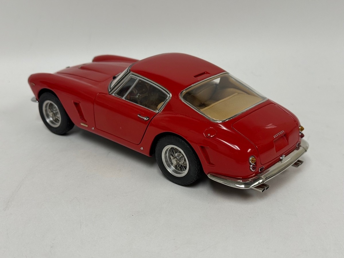 CMC フェラーリ 250GT Berlinetta (SWB) 1/18 1/18 CMC Ferrari 250 GT Berlinetta Passo Corto ( SWB ) 1961 in Red