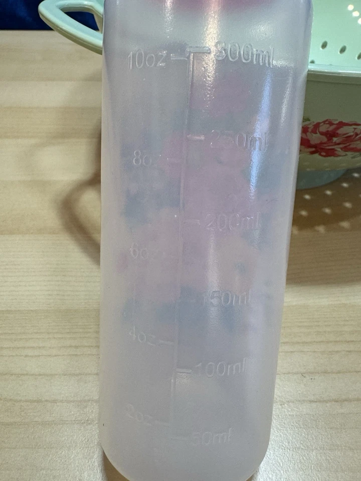 Colador de alimentos y botella de colección Pioneer Woman flores verdes menta colador de melamina Foto 3 de 4