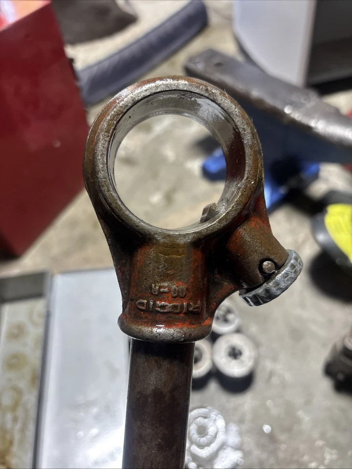 Rigid 00-R Handle And Toledo Threader Dies (14 Dies 1/8 To 1-1/4) Pipe Tap 2inch - Image 2 of 4