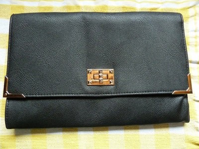 Tasche Clutch- Guter Zustand - schwarz-rosa, mit passendem Ausbrennerschal