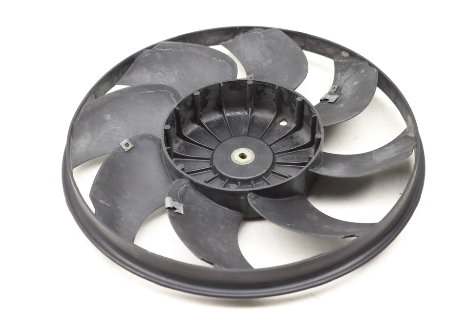 AUDI S4 2000-2002 2,7 L - Ventilador eléctrico hoja 4Z7959455 Foto 2 de 4