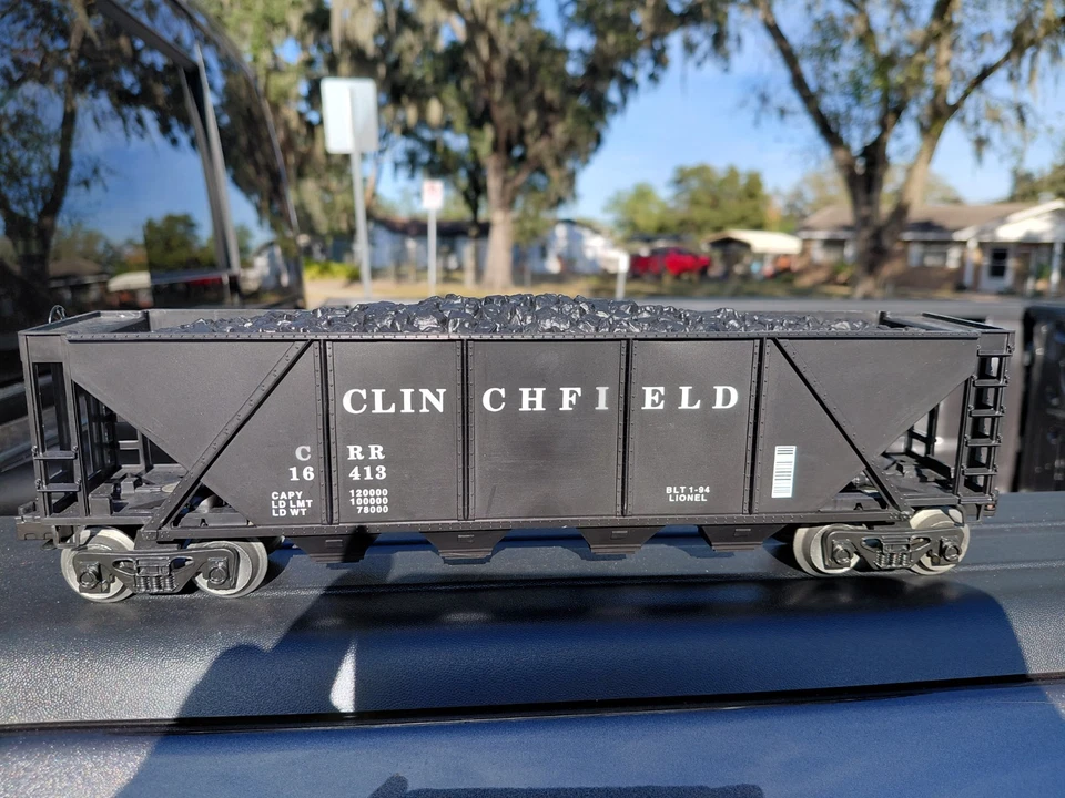 Lionel 6-16413 Clinchfield 4-Bay Hopper w/ Simulated Coal Load Car - Image 4 of 4
