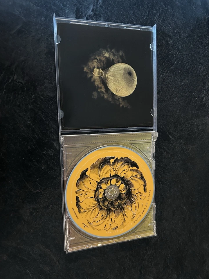 Panic! At The Disco – Vices & Virtues (CD, 2011, Fueled by Ramen / Decaydance) Foto 4 de 4