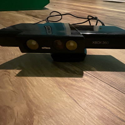 Xbox 360 Kinect authentic.