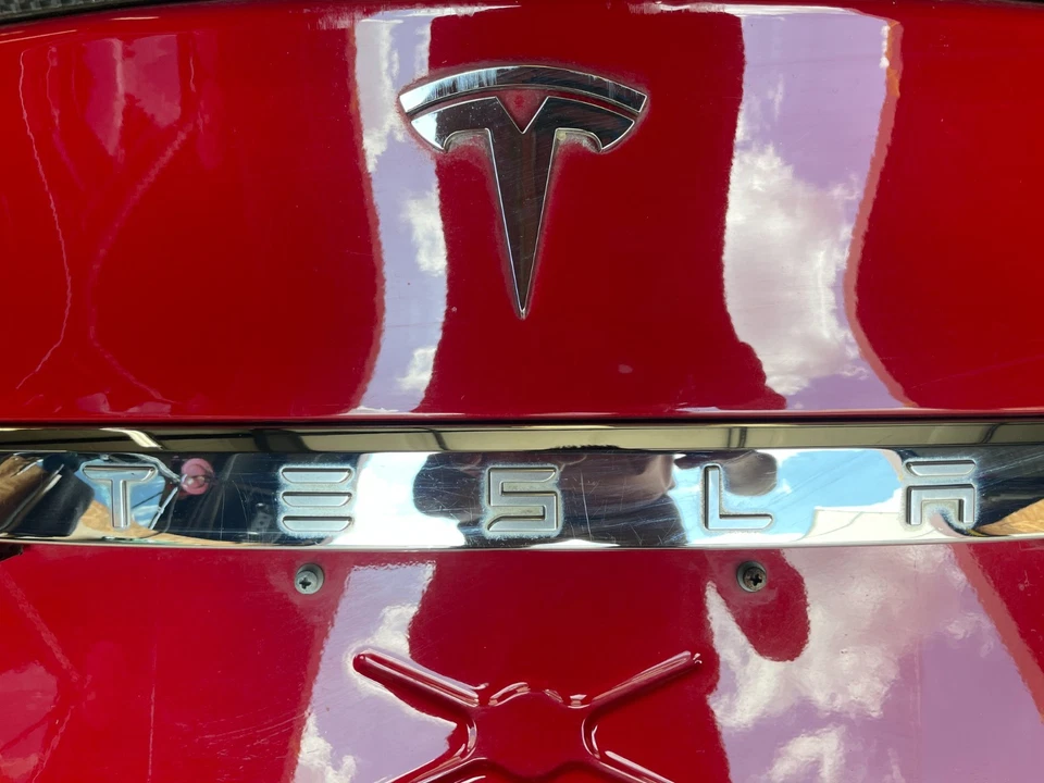 Porta traseira 12-15 Tesla Model S porta traseira porta traseira porta-malas vidro fibra de carbono vermelho 1584 fabricante de equipamento original - Imagem 4 de 4