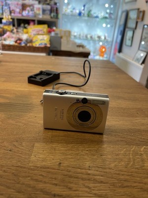 Canon Digital IXUS 80 IS 8.0MP Compact Digital Camera Silver Tested Kit