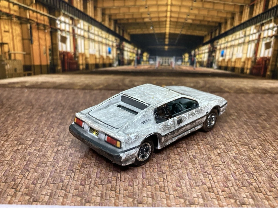 Lotus Esprit S1 Weathered Distressed Barn Find 1/64 Diecast Custom Car - Image 3 of 4