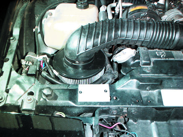 Admission directe JR Filters améliore le flux d'air de la Pontiac Firebird V8