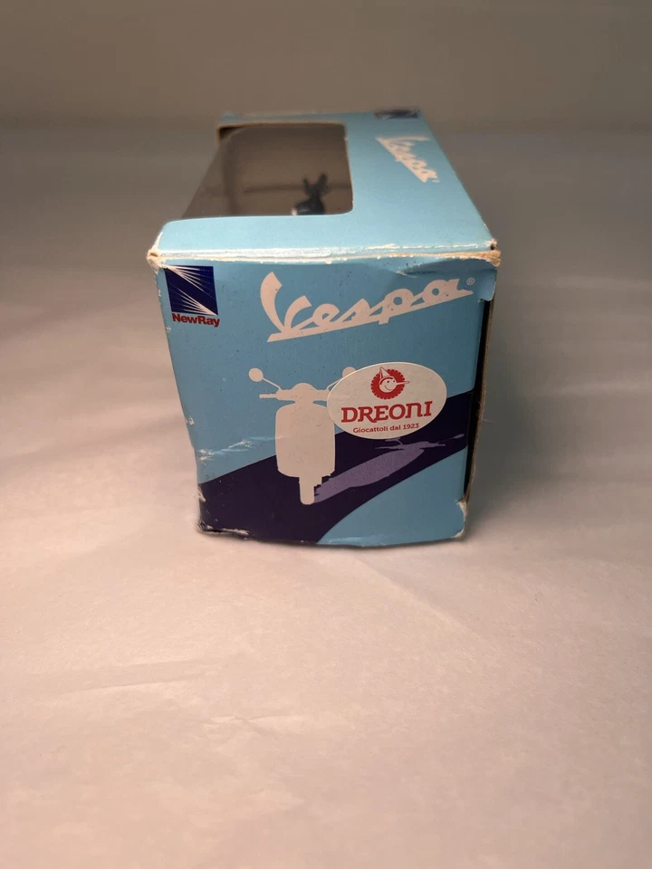 NIB New-Ray 1976 Vespa 125 ET3 Blue Scooter 1:32 diecast model toy - Image 2 of 4