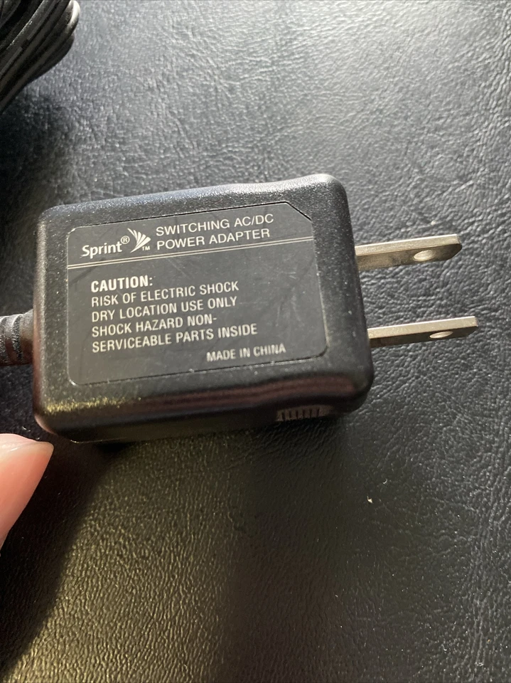 Cargador de teléfono Sprint modelo Gfp05iu-0505 Foto 3 de 4