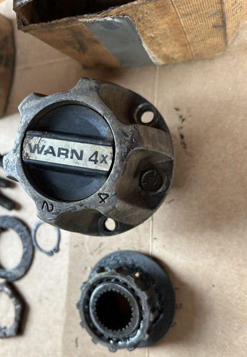 Set WARN 4X 4WD/2WD FRONT WHEEL LOCKING HUBS 1970s? M252? FOUR WHEEL DRIVE JEEP? - Foto 4 di 14
