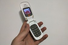 ALCATEL One Touch OT-E230X weiß (entsperrt) Handy Flip Basic ältere Kind