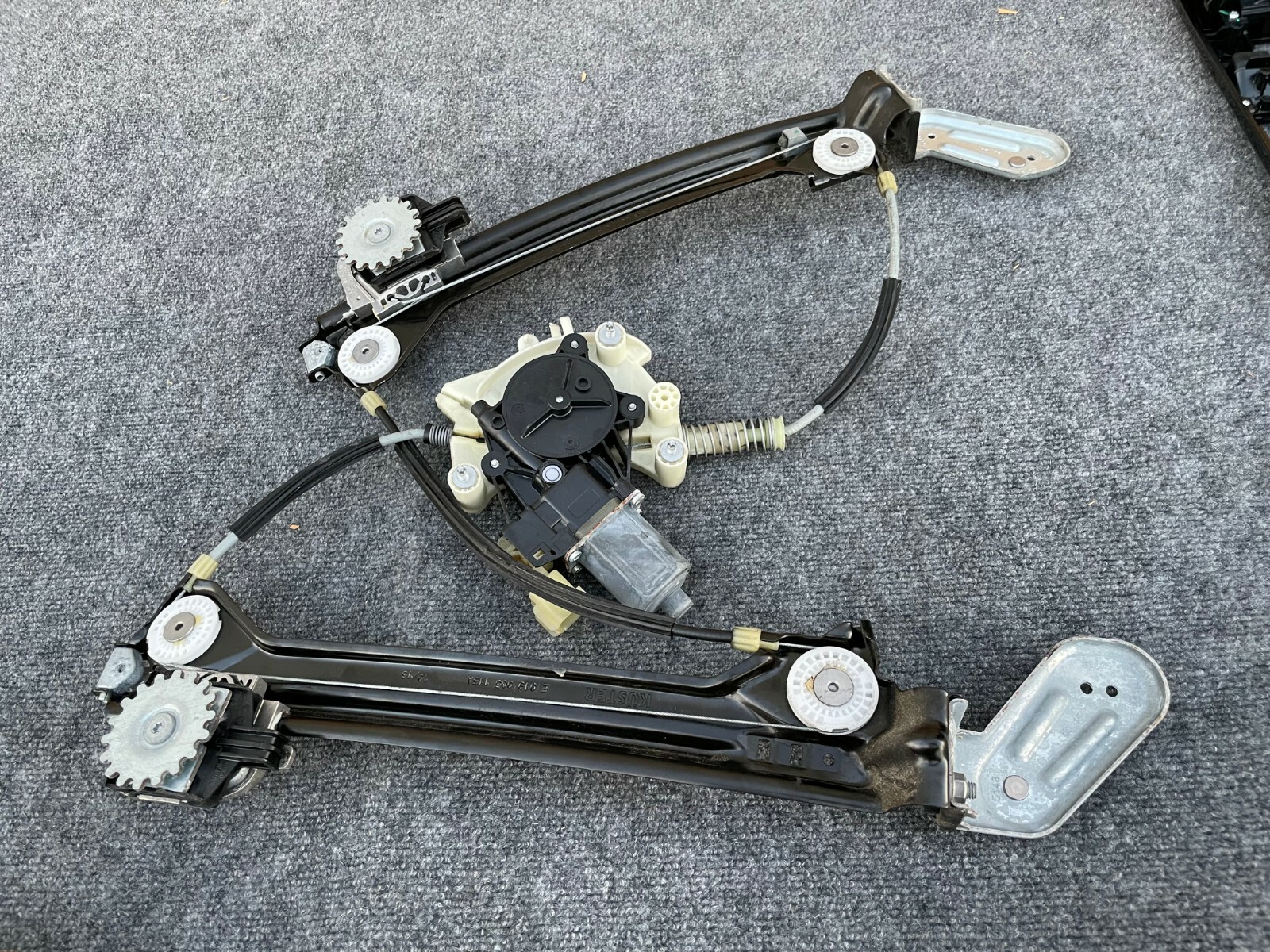 RIGHT REAR WINDOW REGULATOR ASSEMBLY OEM M157 42K 14-19 MASERATI GHIBLI Q4