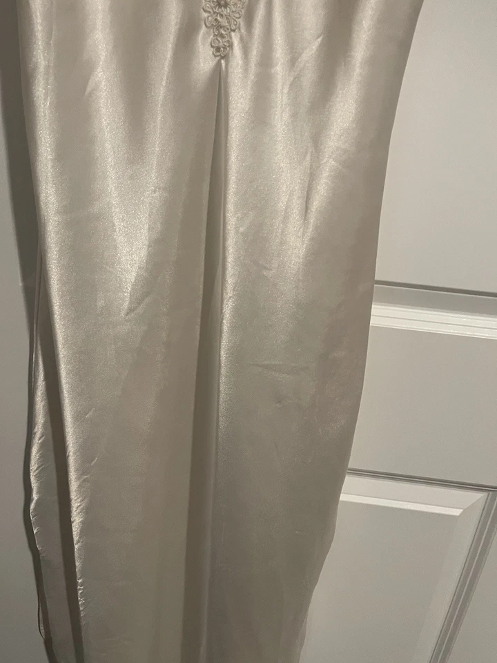 Camisón largo satinado crema talla S Maidenform. 19 Pit-pit 47 dobladillo de hombro.  Foto 3 de 4