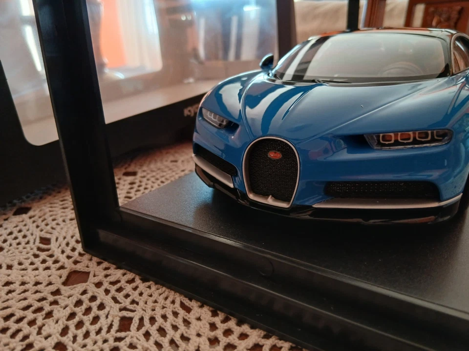 Bugatti Chiron Kyosho 1/18 - Immagine 3 di 4