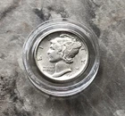 1917 SILVER MERCURY DIME IN BU CONDITION. SECOND YEAR WITH SPLIT BANDS.