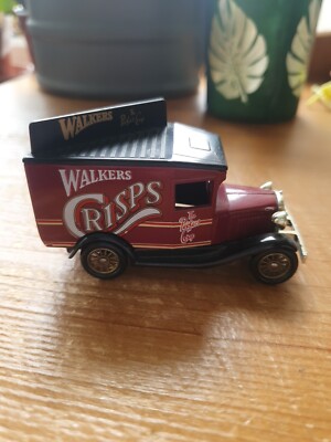 Lledo Walkers Chips Lieferwagen - burgund